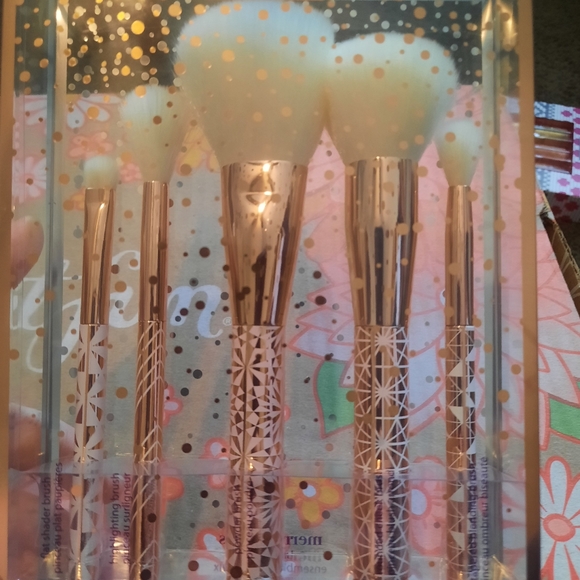 Host pick Nib Tarte brush set - Picture 2 of 3